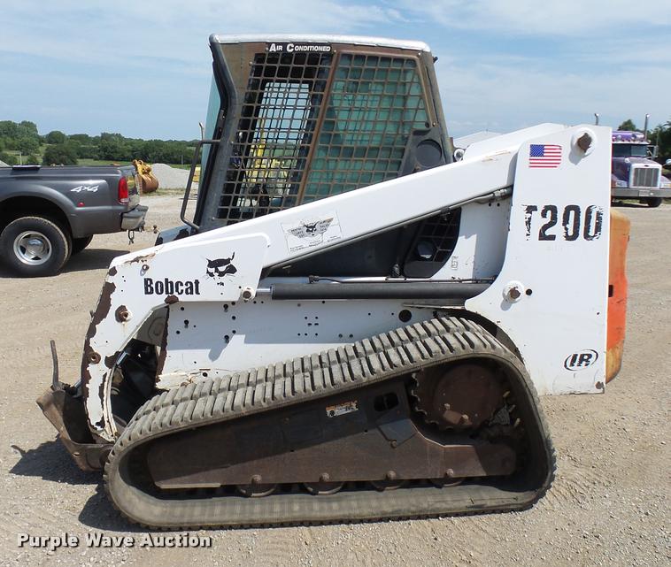 image for item K1875 2002 Bobcat T200 skid steer