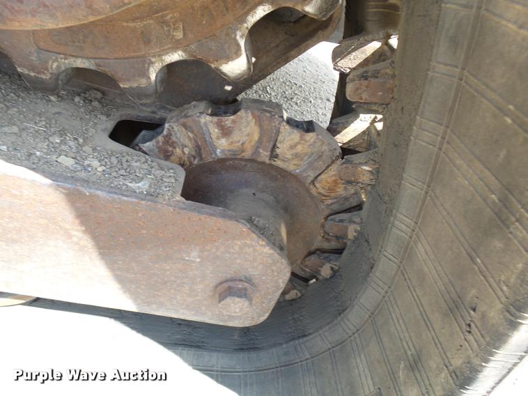 image for item K1875 2002 Bobcat T200 skid steer