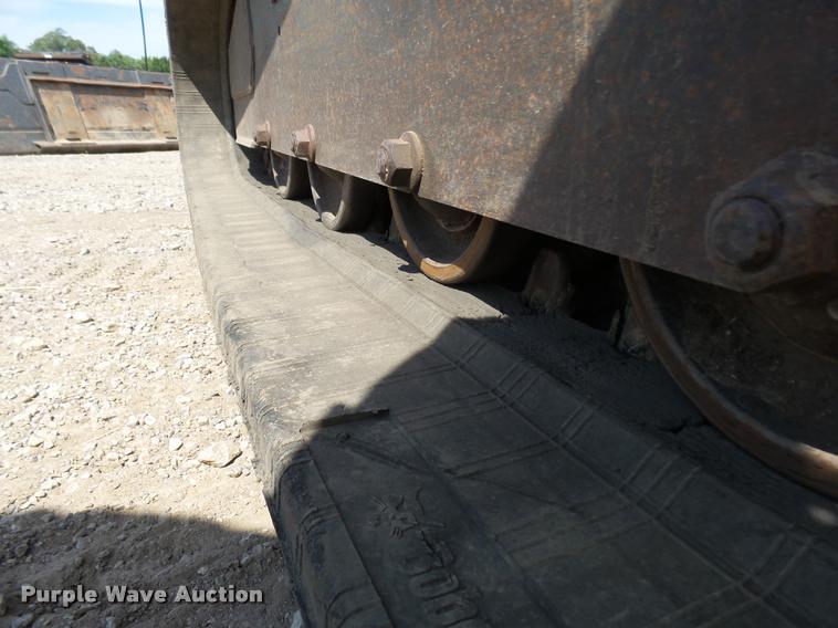 image for item K1875 2002 Bobcat T200 skid steer