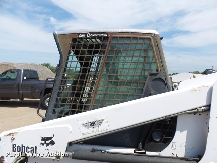 image for item K1875 2002 Bobcat T200 skid steer