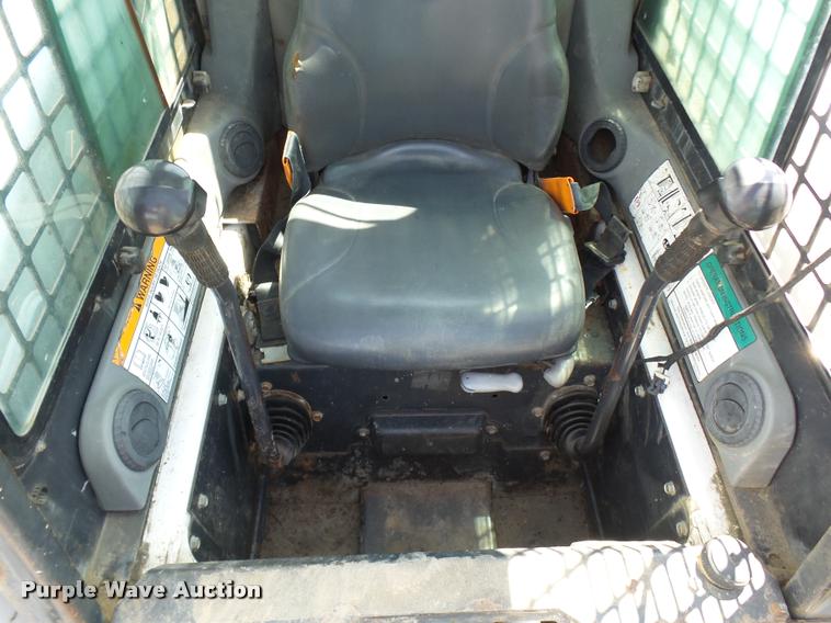 image for item K1875 2002 Bobcat T200 skid steer