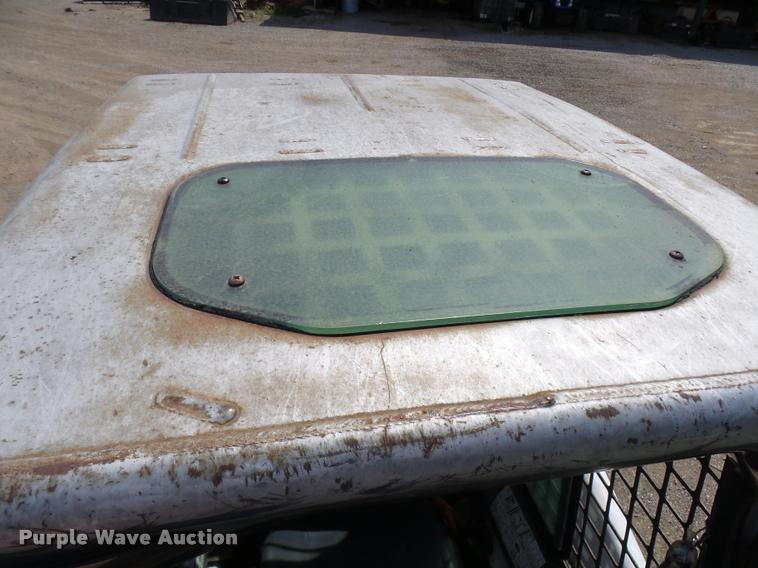 image for item K1875 2002 Bobcat T200 skid steer