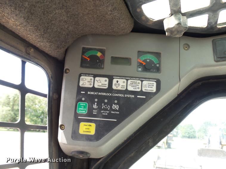 image for item K1875 2002 Bobcat T200 skid steer