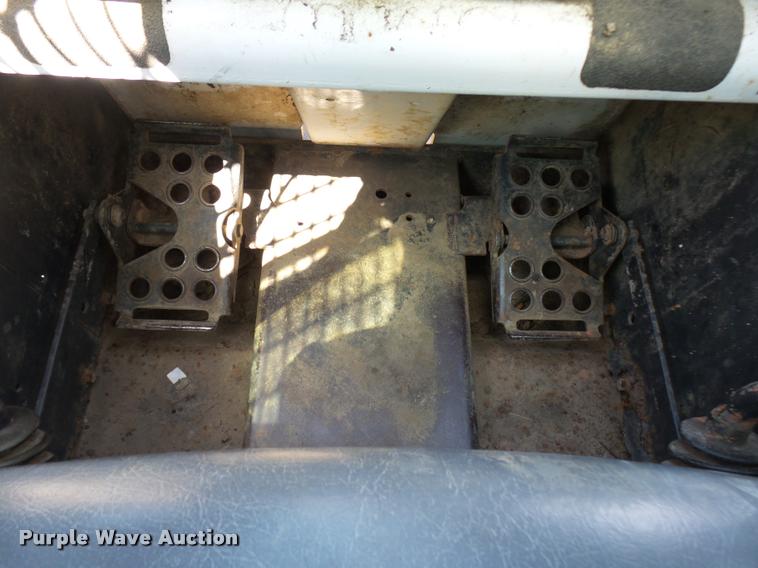 image for item K1875 2002 Bobcat T200 skid steer