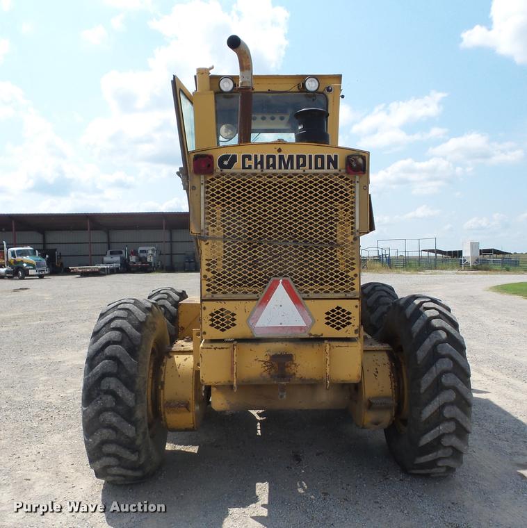 image for item K6441 Champion 720A motor grader