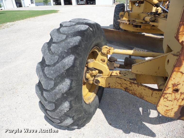 image for item K6441 Champion 720A motor grader