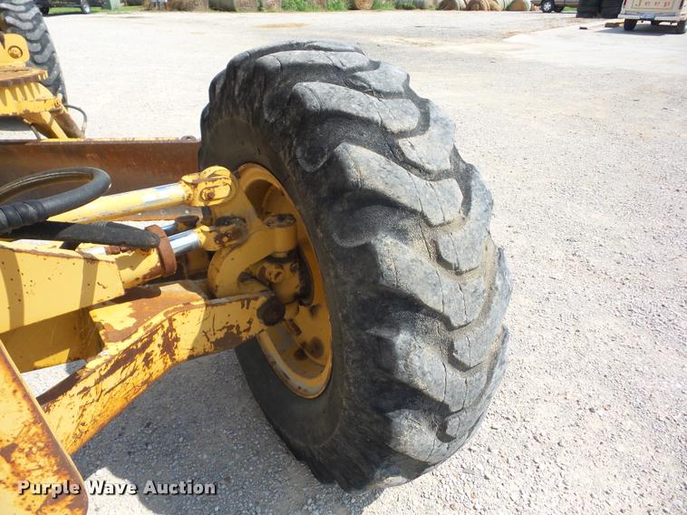 image for item K6441 Champion 720A motor grader