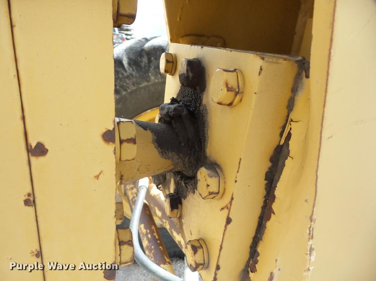 image for item K6441 Champion 720A motor grader