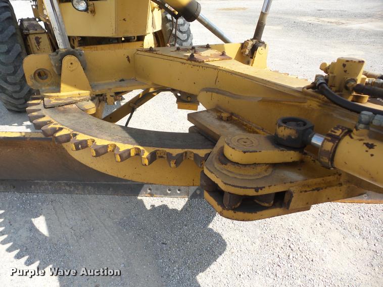 image for item K6441 Champion 720A motor grader