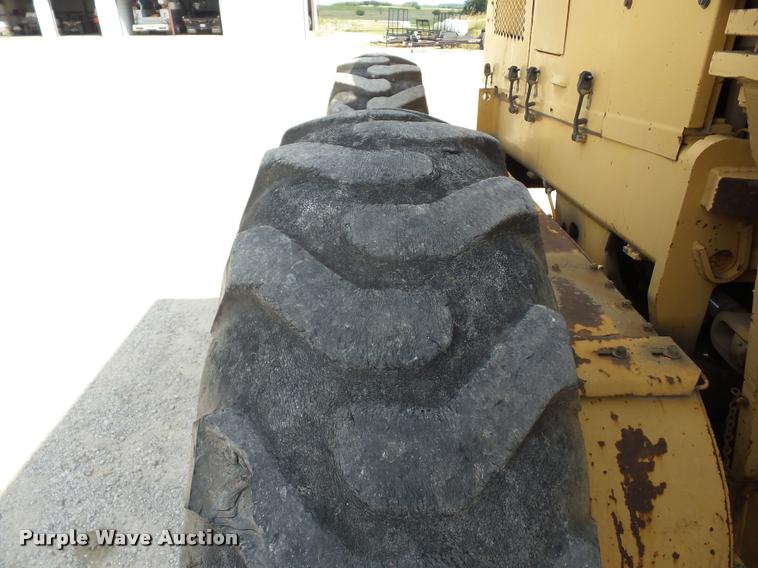 image for item K6441 Champion 720A motor grader