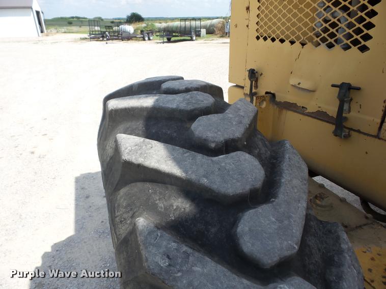 image for item K6441 Champion 720A motor grader