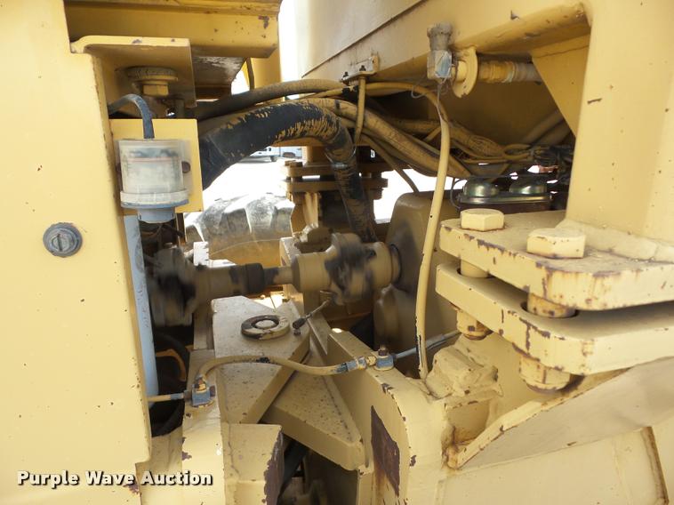 image for item K6441 Champion 720A motor grader