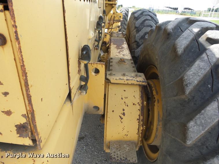 image for item K6441 Champion 720A motor grader