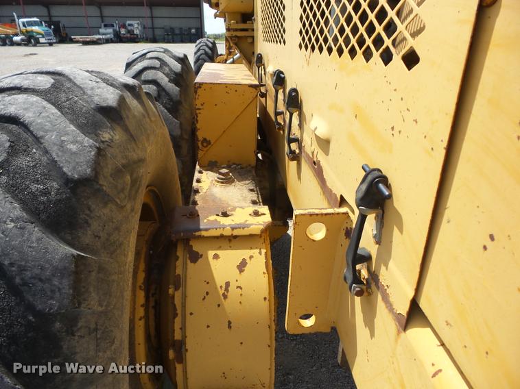 image for item K6441 Champion 720A motor grader