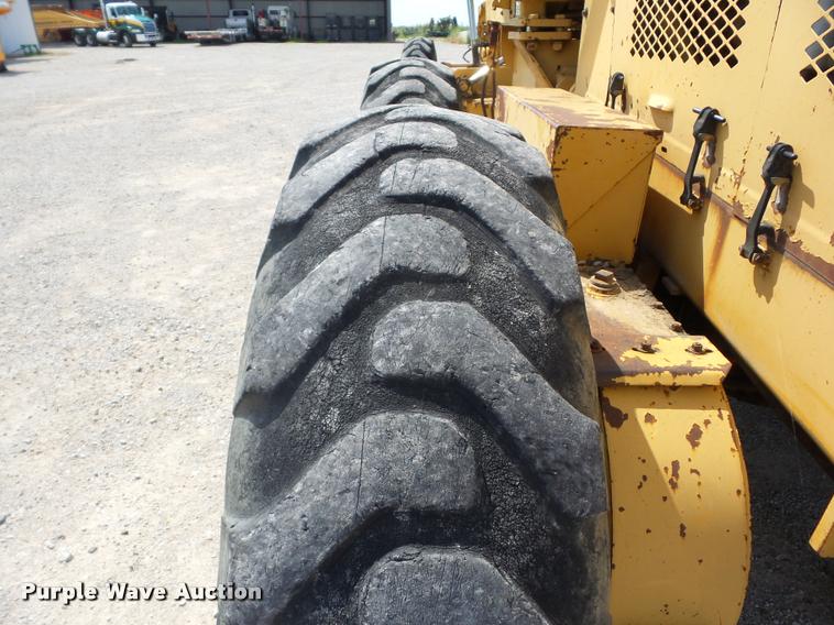 image for item K6441 Champion 720A motor grader