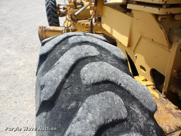 image for item K6441 Champion 720A motor grader