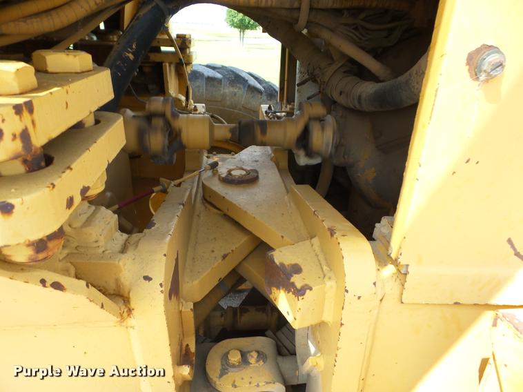 image for item K6441 Champion 720A motor grader