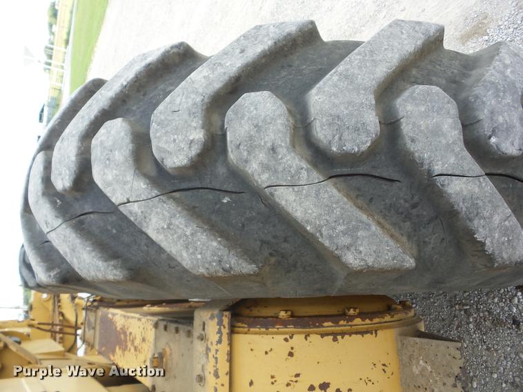 image for item K6441 Champion 720A motor grader