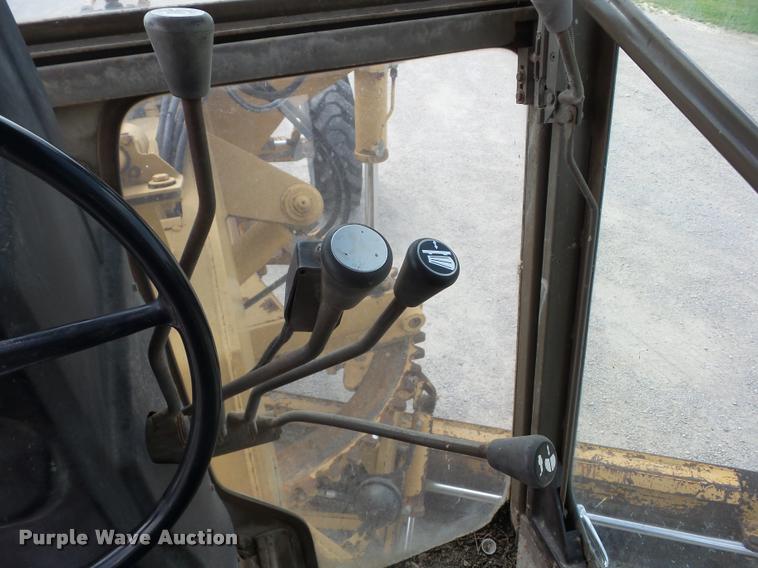 image for item K6441 Champion 720A motor grader