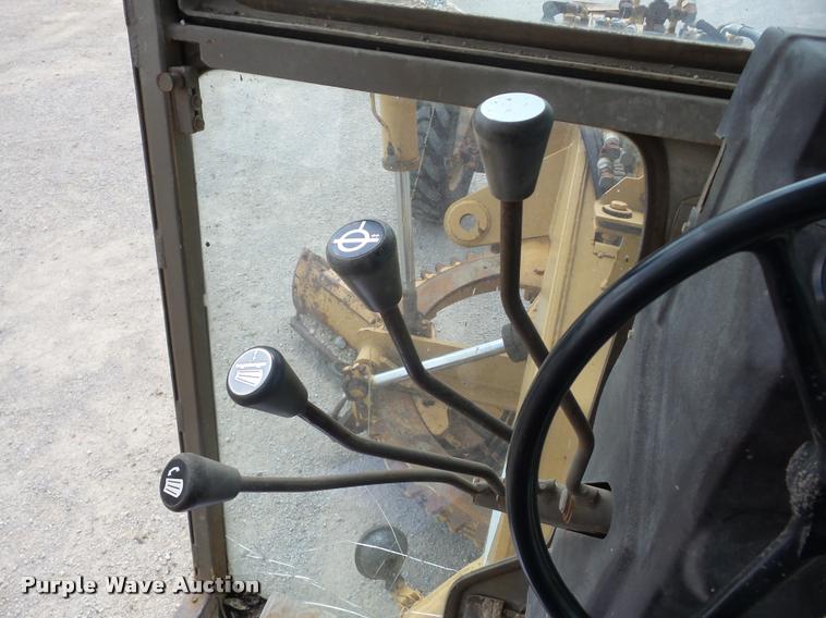 image for item K6441 Champion 720A motor grader