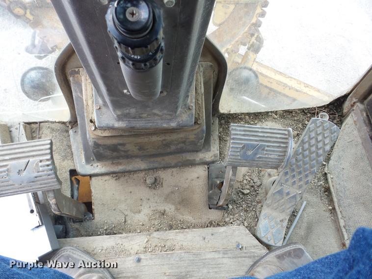 image for item K6441 Champion 720A motor grader