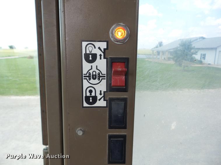 image for item K6441 Champion 720A motor grader