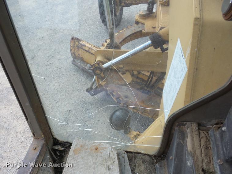 image for item K6441 Champion 720A motor grader