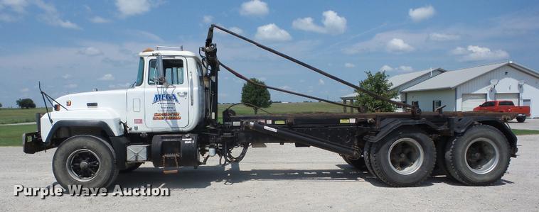 image for item K6444 1998 Mack RD688SX roll off container truck