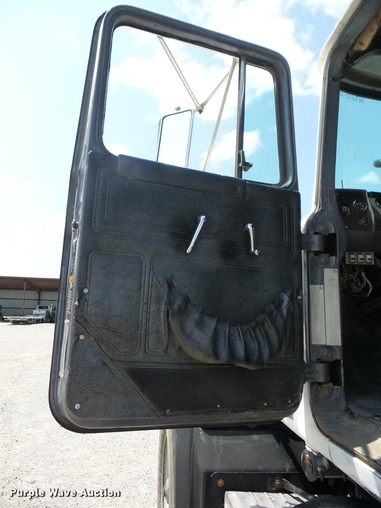 image for item K6444 1998 Mack RD688SX roll off container truck