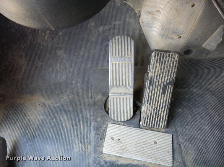 image for item K6444 1998 Mack RD688SX roll off container truck