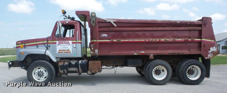 image for item K6448 2002 International F2674 dump truck