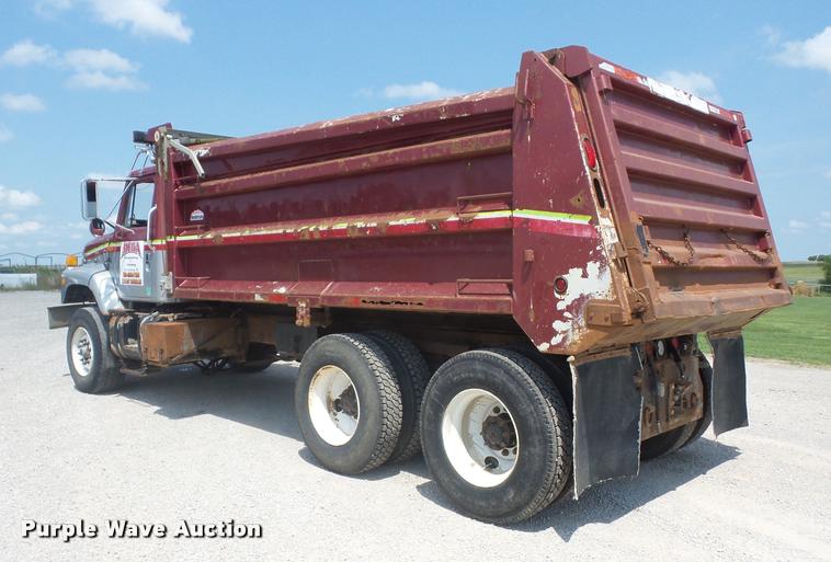 image for item K6448 2002 International F2674 dump truck