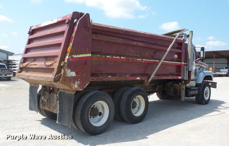 image for item K6448 2002 International F2674 dump truck
