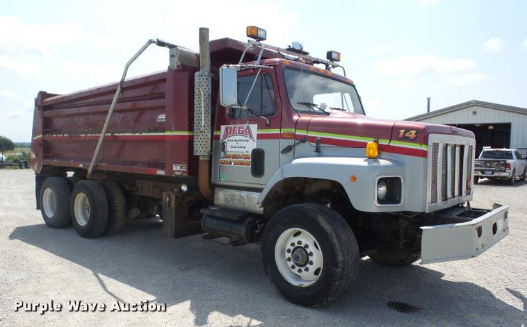 image for item K6448 2002 International F2674 dump truck