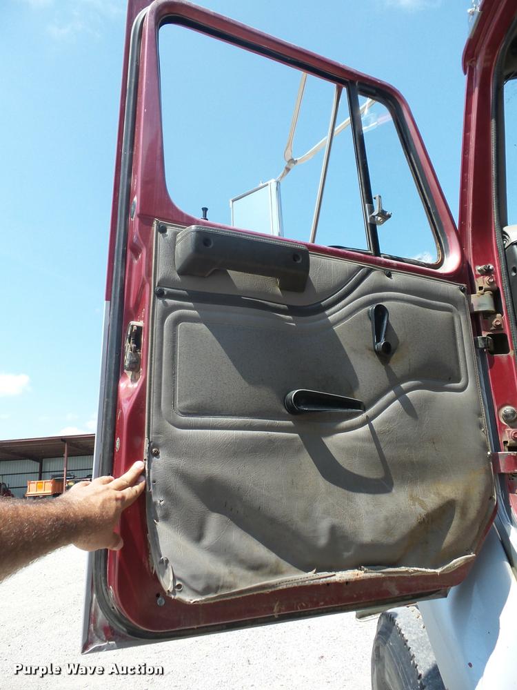 image for item K6448 2002 International F2674 dump truck