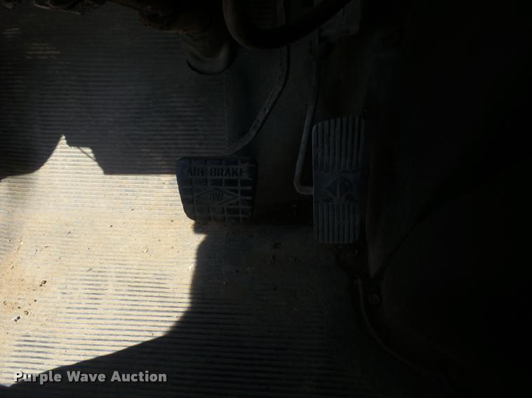 image for item K6448 2002 International F2674 dump truck