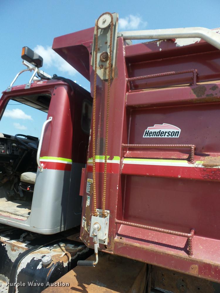 image for item K6448 2002 International F2674 dump truck