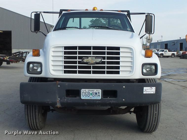 image for item K7502 1997 Chevrolet C7500 roll back truck