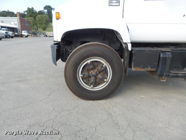 image for item K7502 1997 Chevrolet C7500 roll back truck