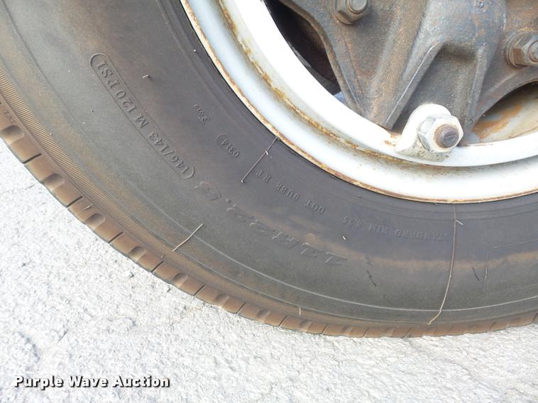 image for item K7502 1997 Chevrolet C7500 roll back truck