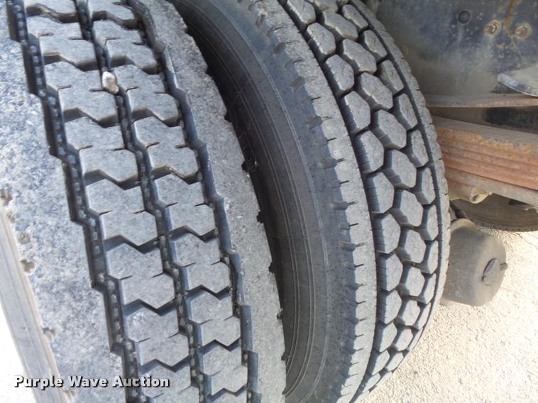 image for item K7502 1997 Chevrolet C7500 roll back truck