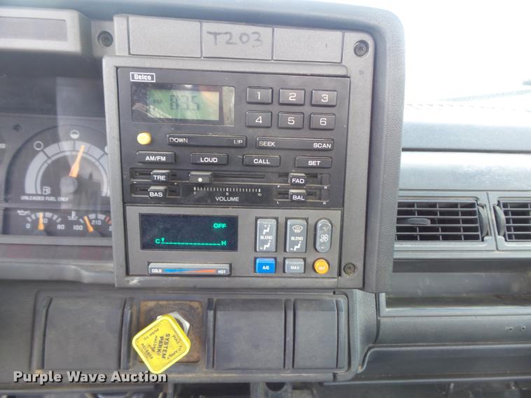 image for item K7502 1997 Chevrolet C7500 roll back truck