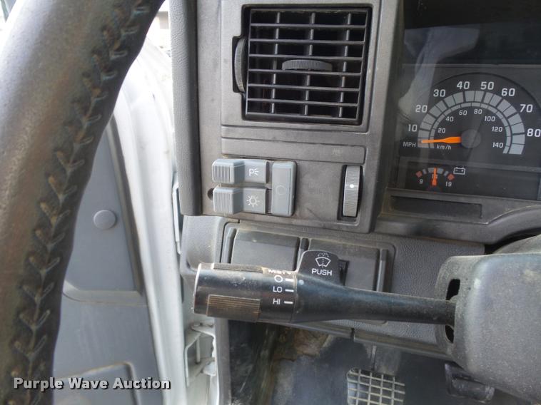 image for item K7502 1997 Chevrolet C7500 roll back truck