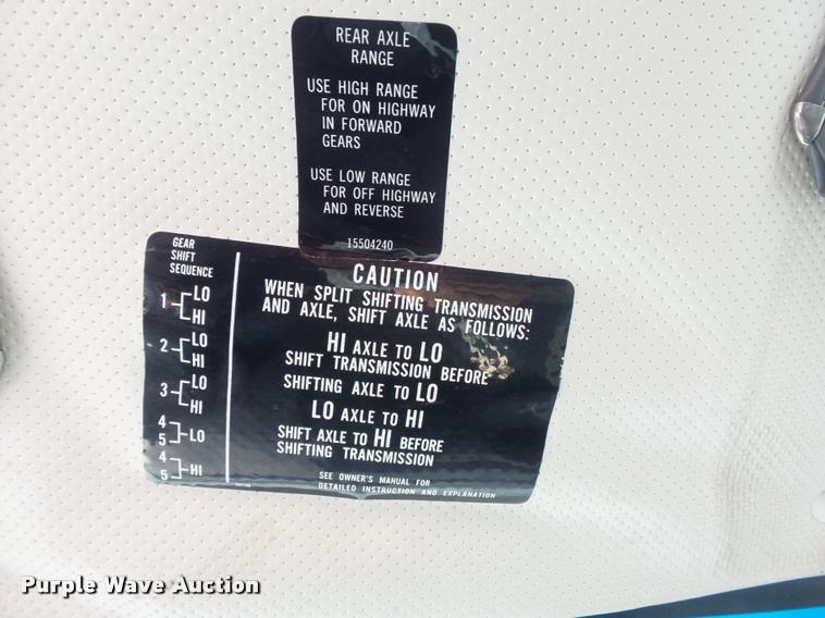 image for item K7502 1997 Chevrolet C7500 roll back truck