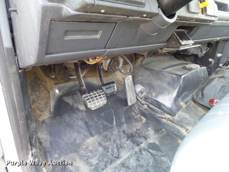 image for item K7502 1997 Chevrolet C7500 roll back truck