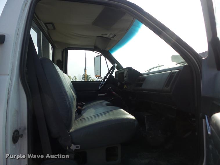 image for item K7502 1997 Chevrolet C7500 roll back truck