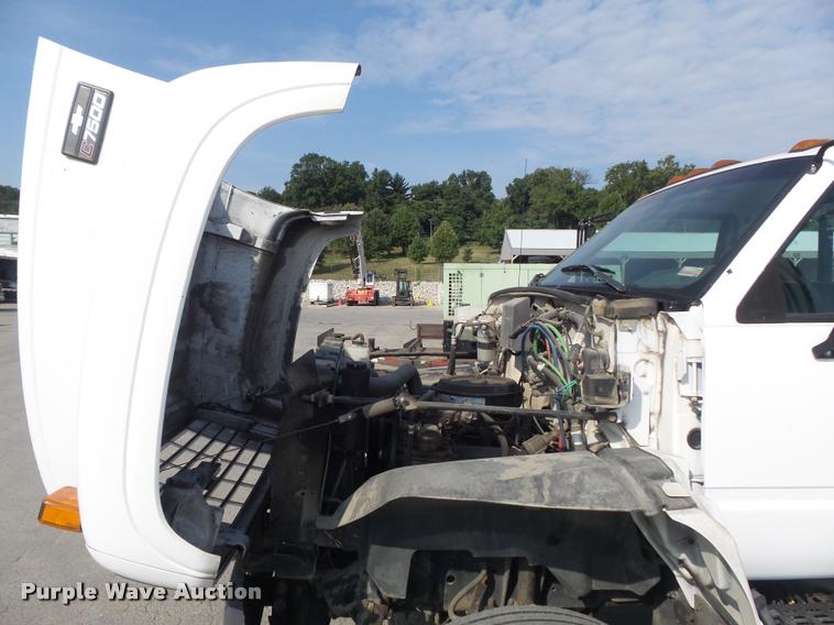 image for item K7502 1997 Chevrolet C7500 roll back truck
