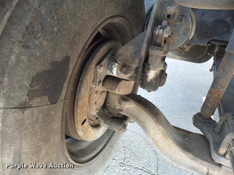 image for item K7502 1997 Chevrolet C7500 roll back truck