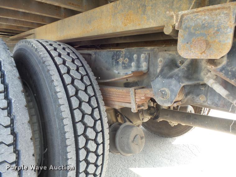 image for item K7502 1997 Chevrolet C7500 roll back truck