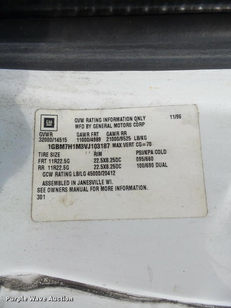 image for item K7502 1997 Chevrolet C7500 roll back truck